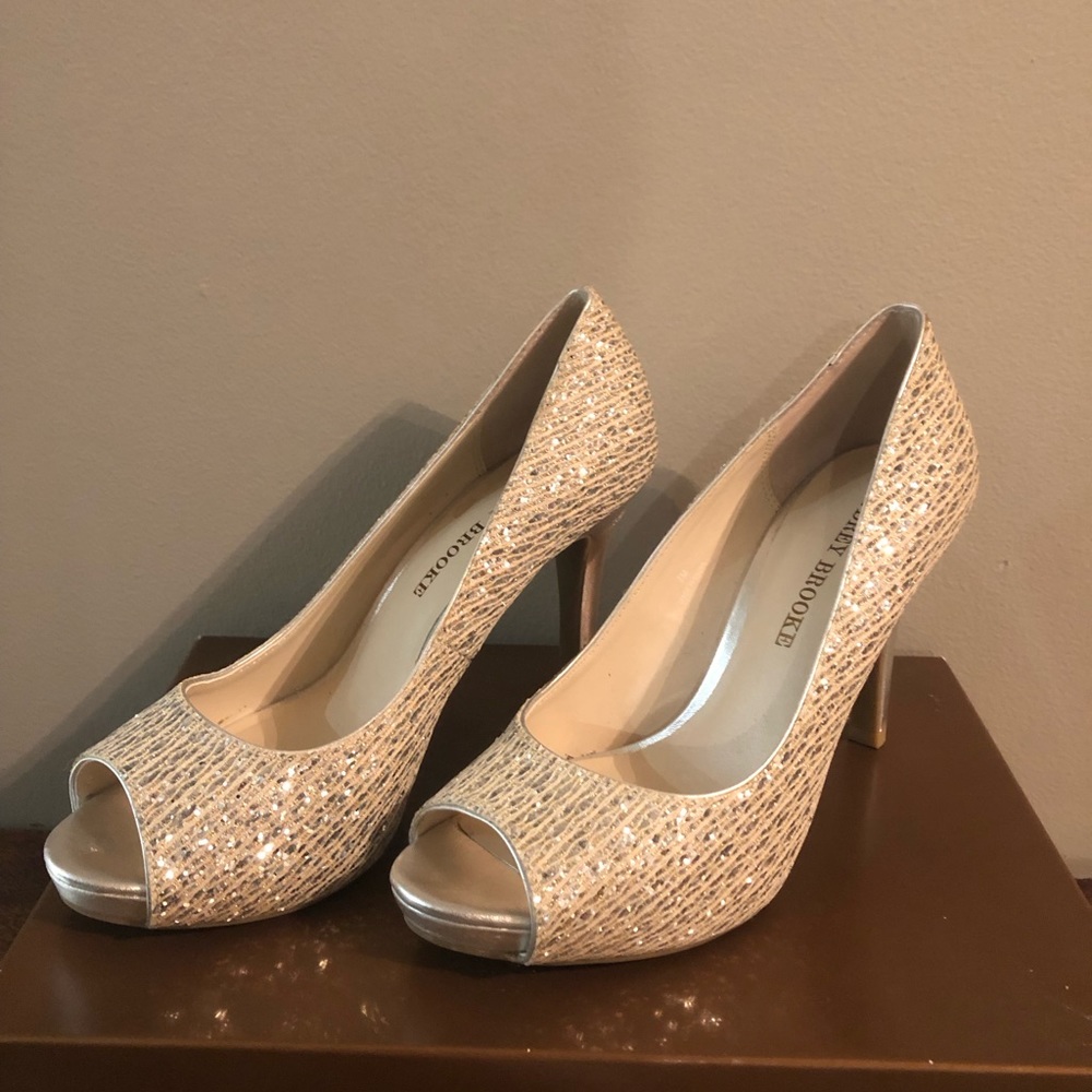 Audrey Brooke Silver Platform Pump